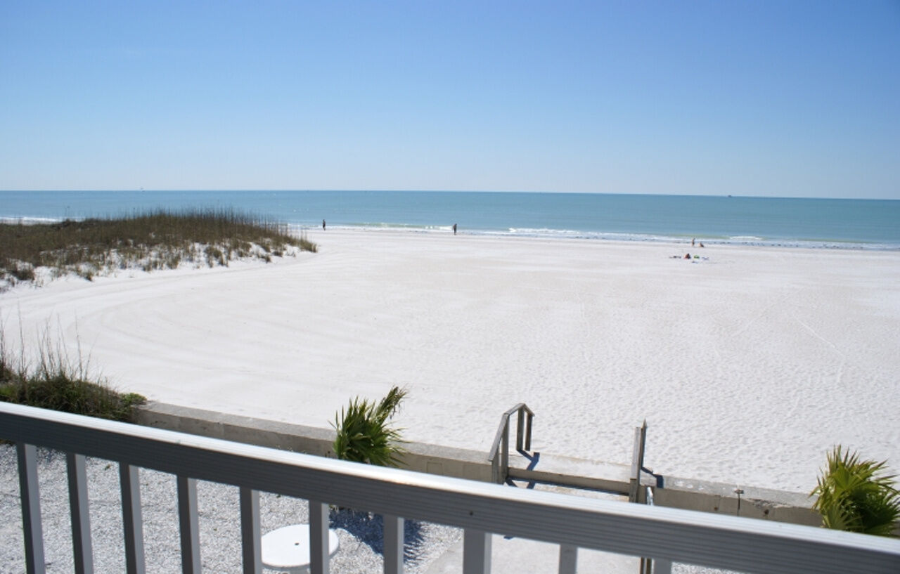 Barefoot Beach Club St. Pete Beach Extérieur photo